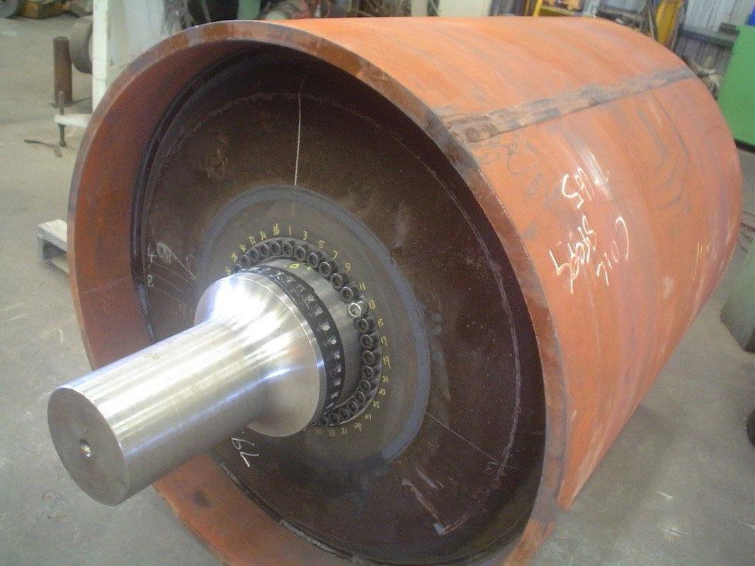 Conveyor pulley drum with a freshly machined shaft, ready for surface hardening